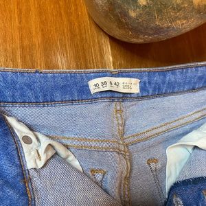 ⚡️SALE⚡️H&M Light wash , High Rise , Button Down, Skinny Jeans